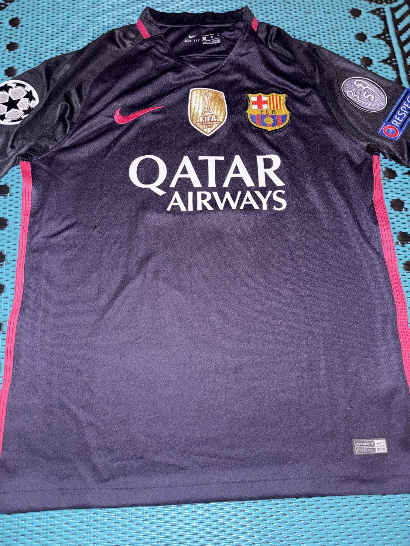 Messi 2016/17 Barcelona away jersey front